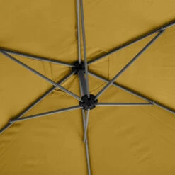 Parasol Décentré Rond Manoa Jaune Moutarde Hespéride -Demeyere Le mobilier Boutique parasol decentre rond manoa jaune moutarde hesperide 2